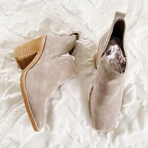 Jeffrey Campbell Rosalee Booties
Size 5.5 New $145